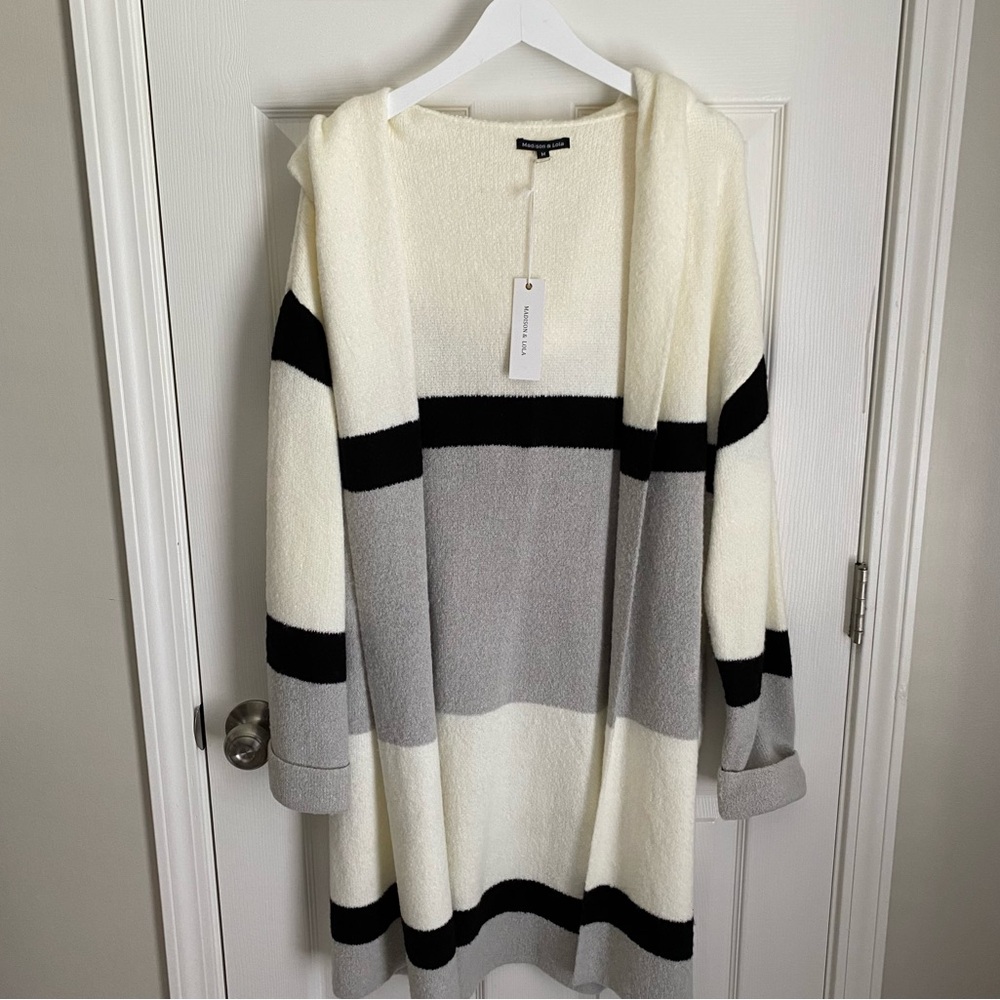 NWT Women’s Madison and Lola Open Front Hooded Cardigan Crème/Black/Gray‎ Size M